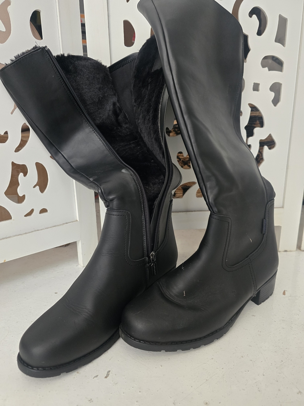 Women’s Black Winter-Lined Mid-Calf Boots
